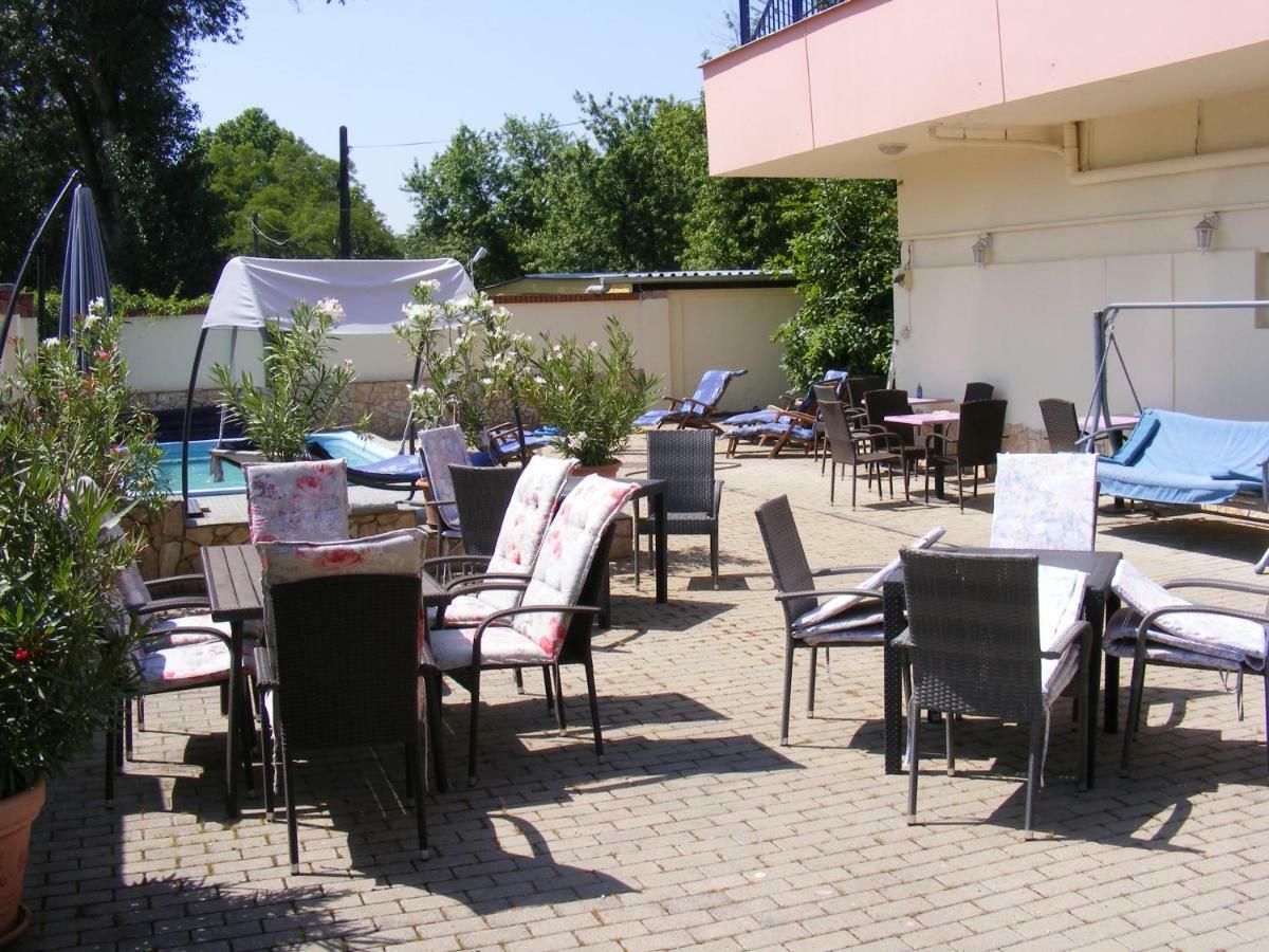 Hotel Pelikan Hódmezővásárhely Eksteriør billede