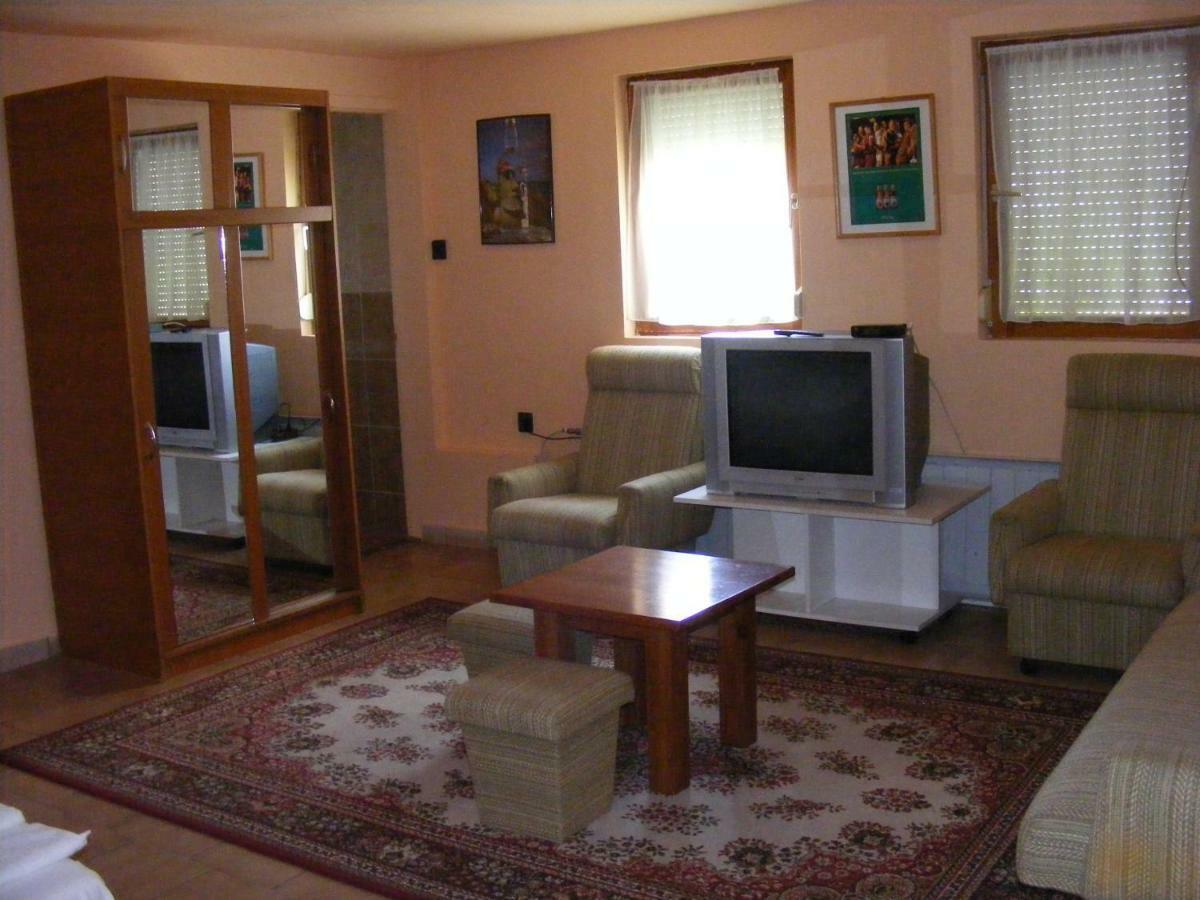 Hotel Pelikan Hódmezővásárhely Eksteriør billede